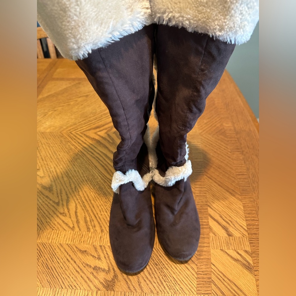 Bumper Dark Brown Winter Boots with Cream Fur Trim